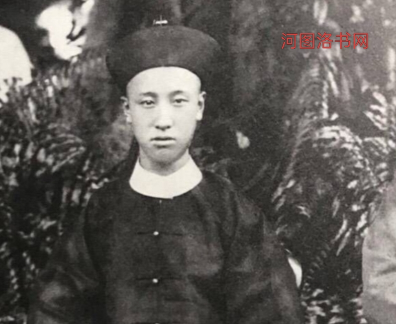 末代王朝的掌舵人载沣.png