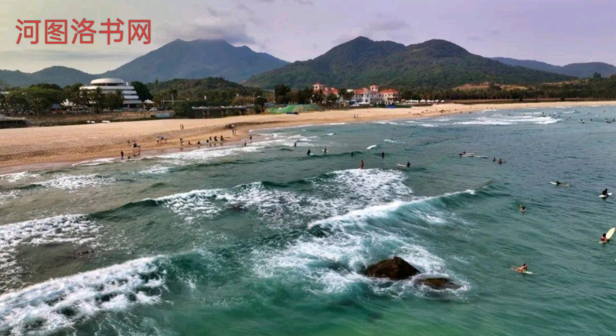 中国冲浪第一湾：万宁日月湾.png