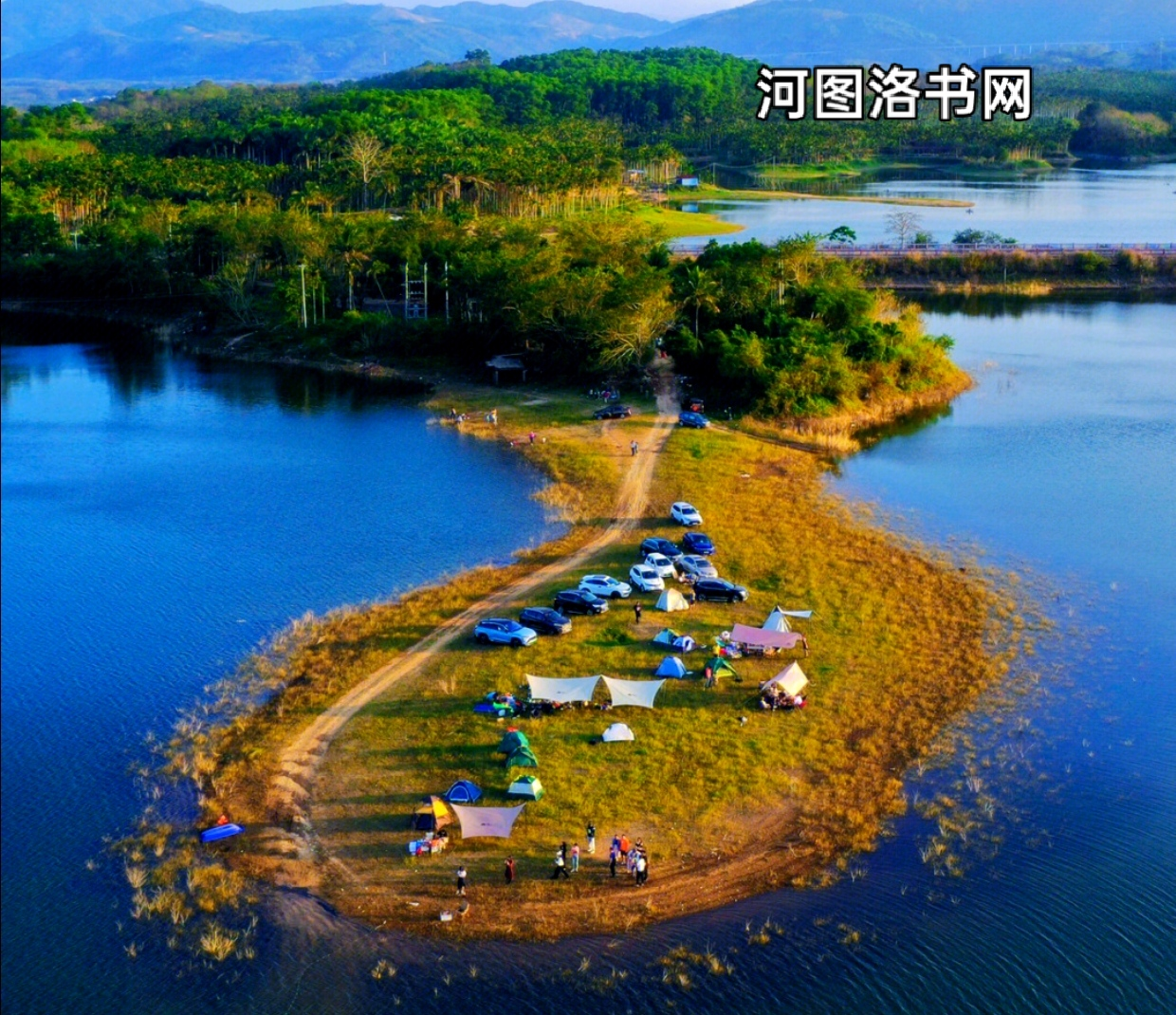 木色湖.png